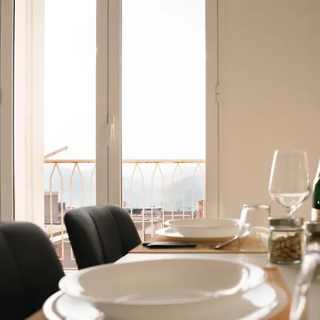 Camurria アパート ブロンテ